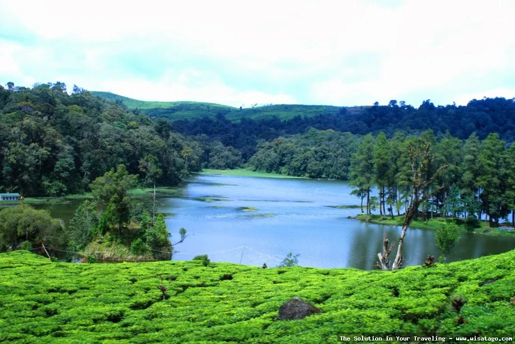 Danau Situ Patenggang yang menawan.