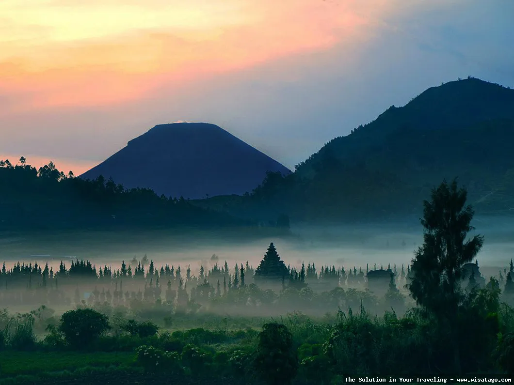 Dieng Plateau: pemandangan dataran tinggi indah