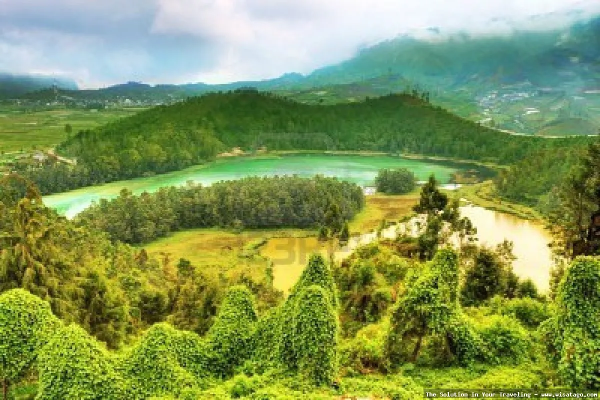 Dieng Plateau: pemandangan dataran tinggi indah