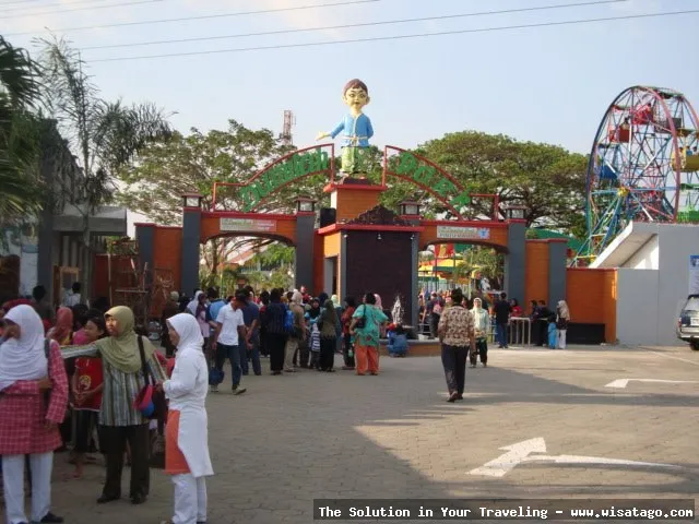 Dumilah Water Park asyiknya bermain air.