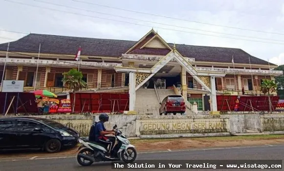 Gedung Lam Bintan, arsitektur megah.