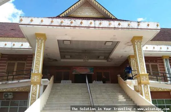 Gedung Lam Bintan, arsitektur megah.