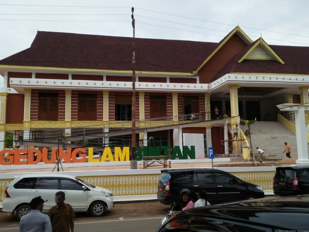 Gedung Lam Bintan, arsitektur megah.