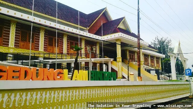 Gedung Lam Bintan, arsitektur megah.