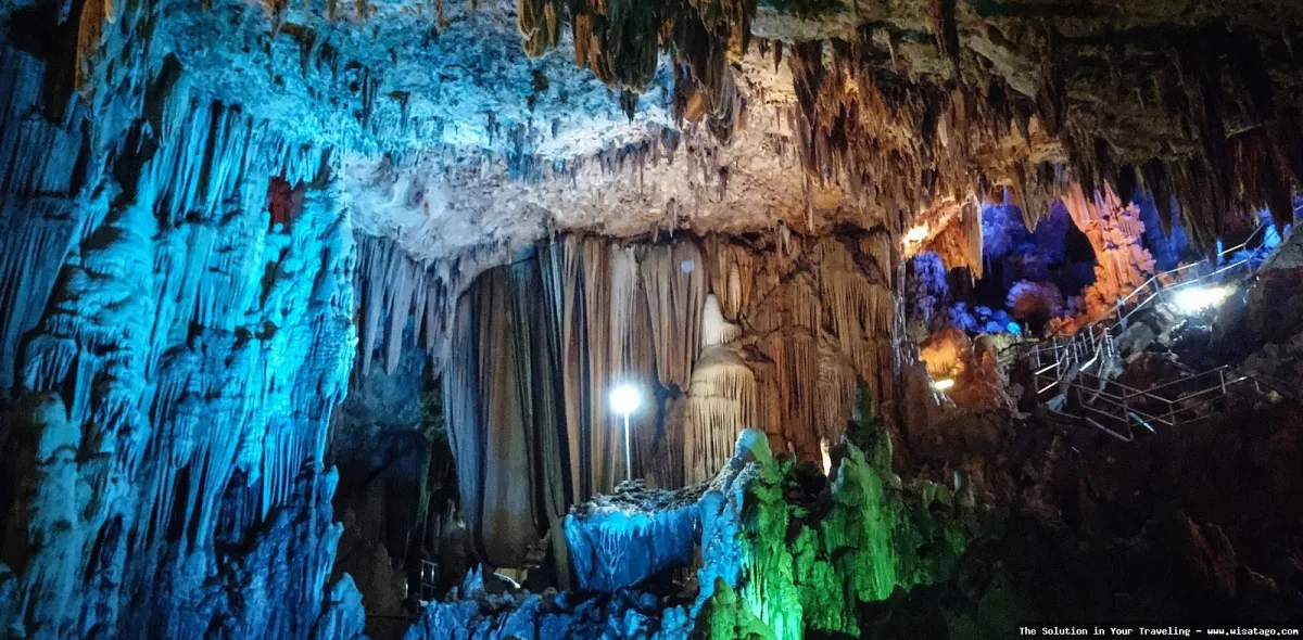 Goa Gong Pacitan, keindahan stalaktit memukau