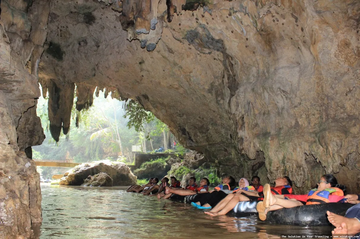 Goa Pindul, wisata susur sungai.