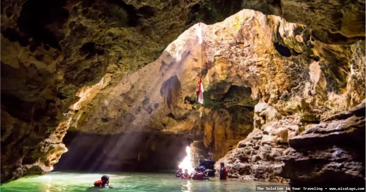 Goa Pindul: susur sungai dalam gua