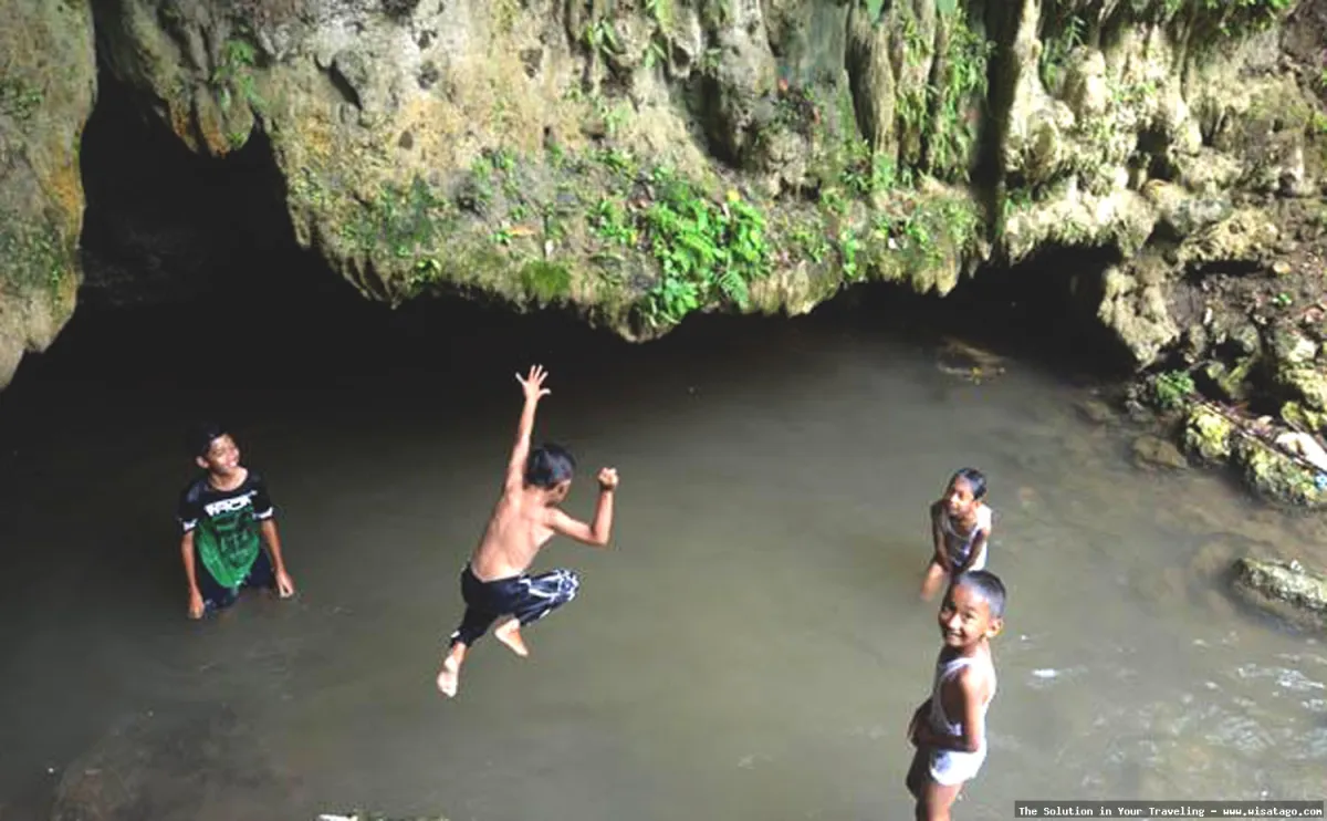 Gua Embultuk, formasi batuan karst
