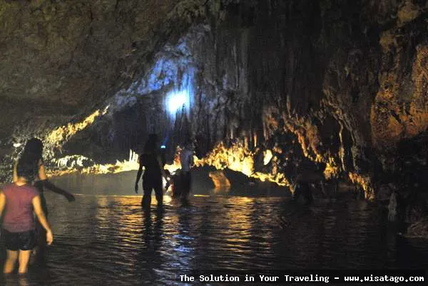 Gua Embultuk, formasi batuan karst.