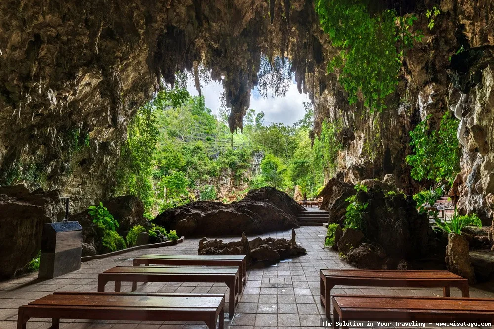 Gua Maria Tritis, tempat berdoa.