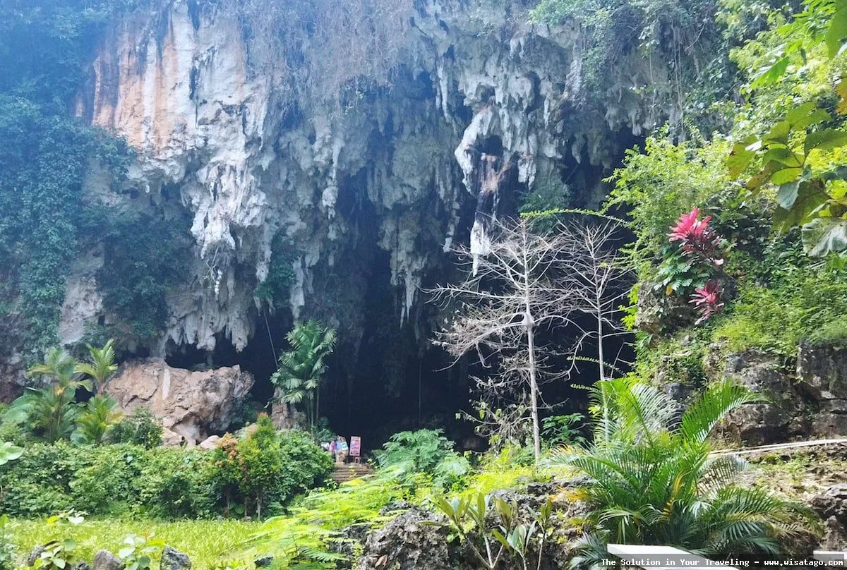 Gua Maria Tritis: tempat ziarah.