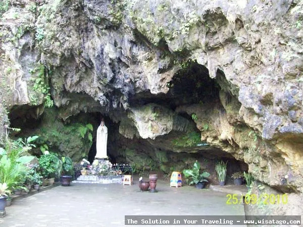 Gua Maria Tritis, tempat berdoa.