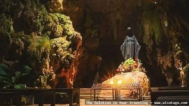 Gua Maria Tritis, tempat berdoa.