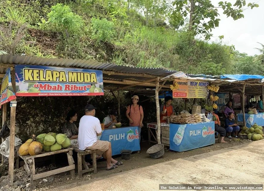 Gua Maria Tritis, tempat berdoa.