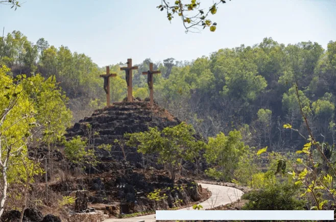Gua Maria Tritis, tempat berdoa.