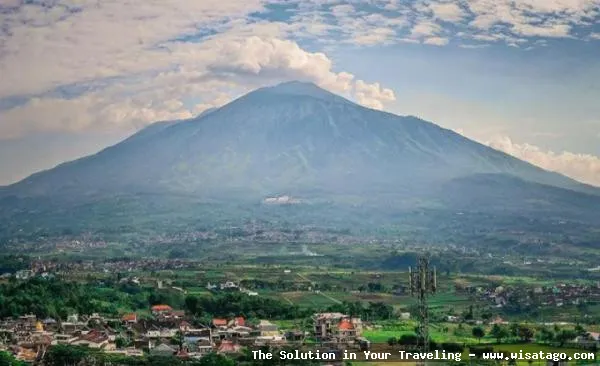 Gunung Arjuno: puncak menjulang menantang pendaki