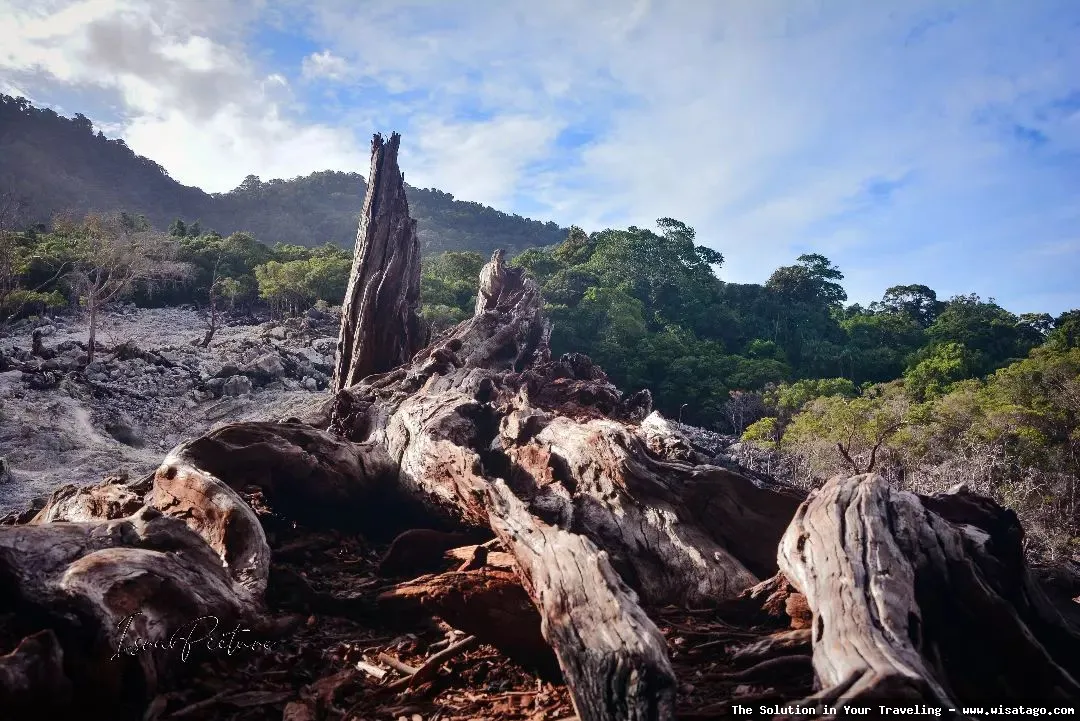 Gunung Berapi Jaboi, kawah berasap.