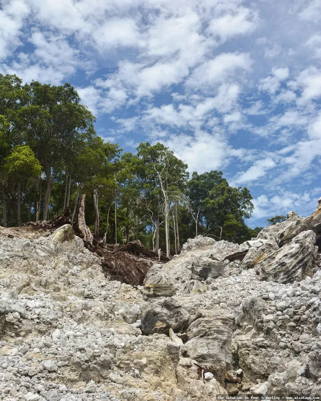 Gunung Berapi Jaboi: panorama kawah aktif