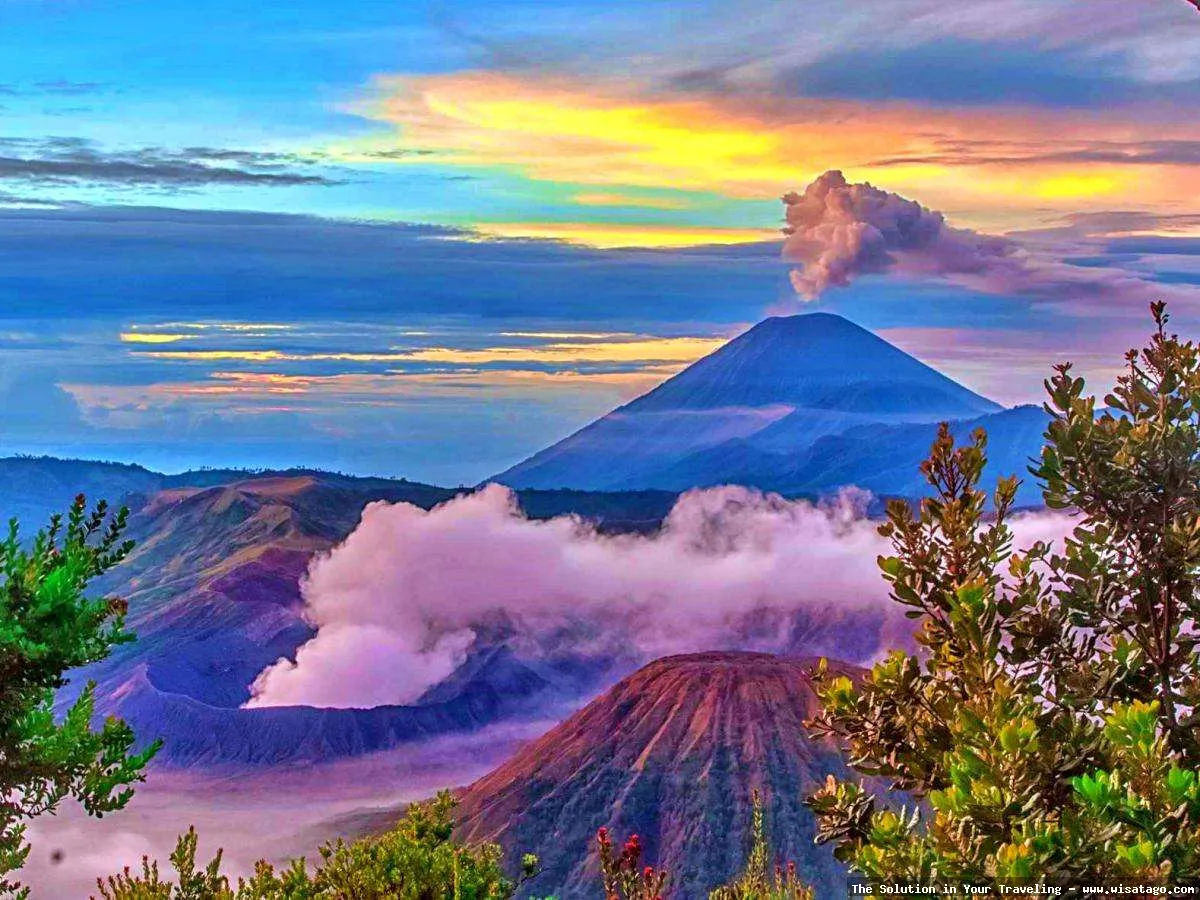 Gunung Bromo, lanskap vulkanik menakjubkan