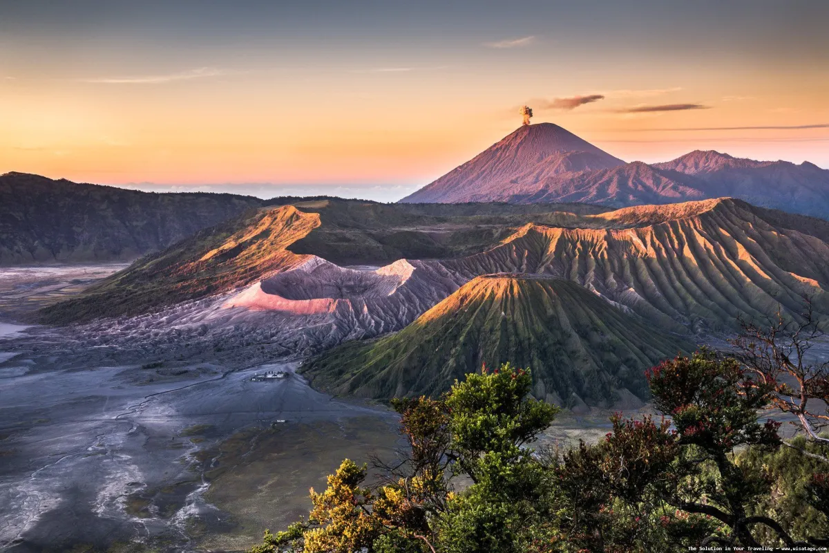 Gunung Bromo, pemandangan kawah eksotis