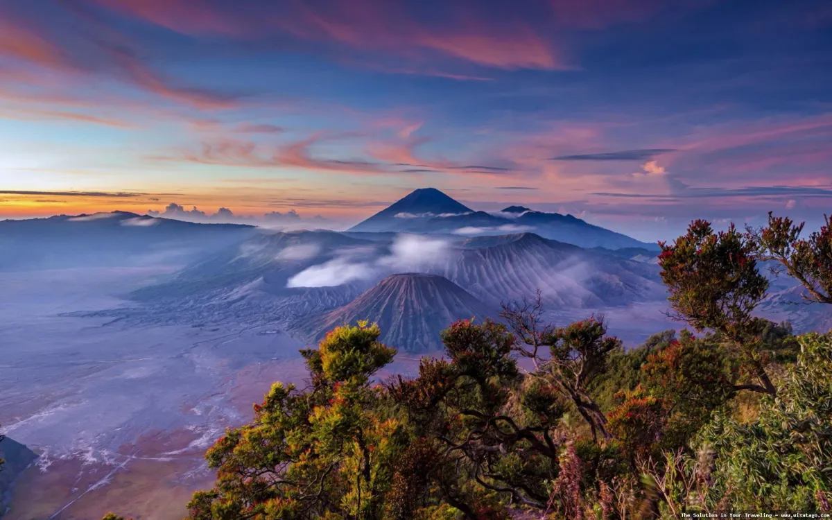 Gunung Bromo: keindahan kawah aktif