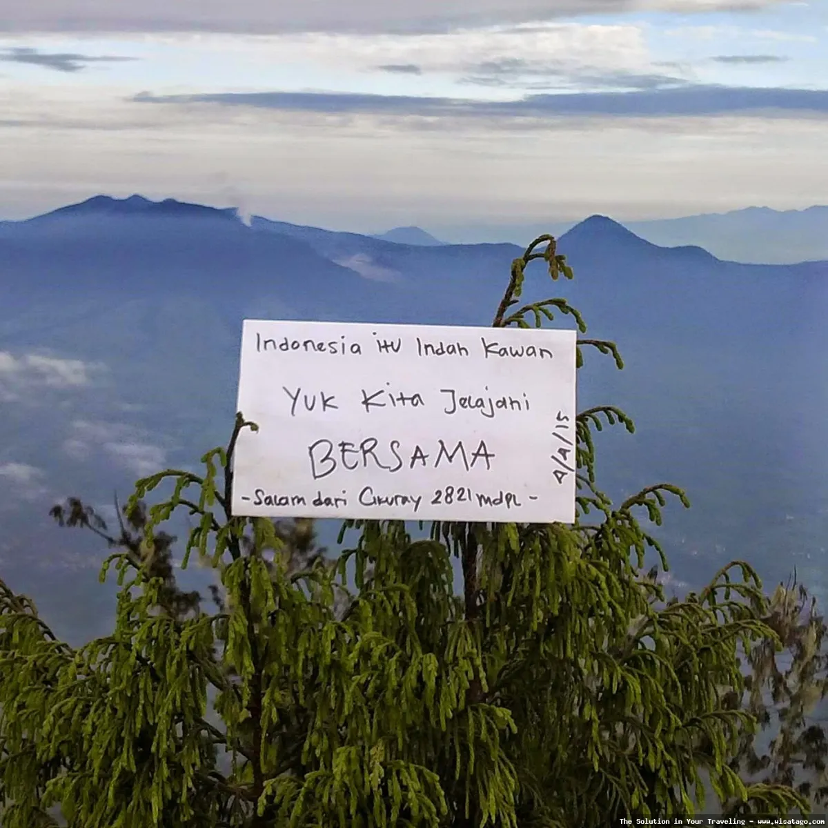 Gunung Cikuray, puncak berkabut menantang