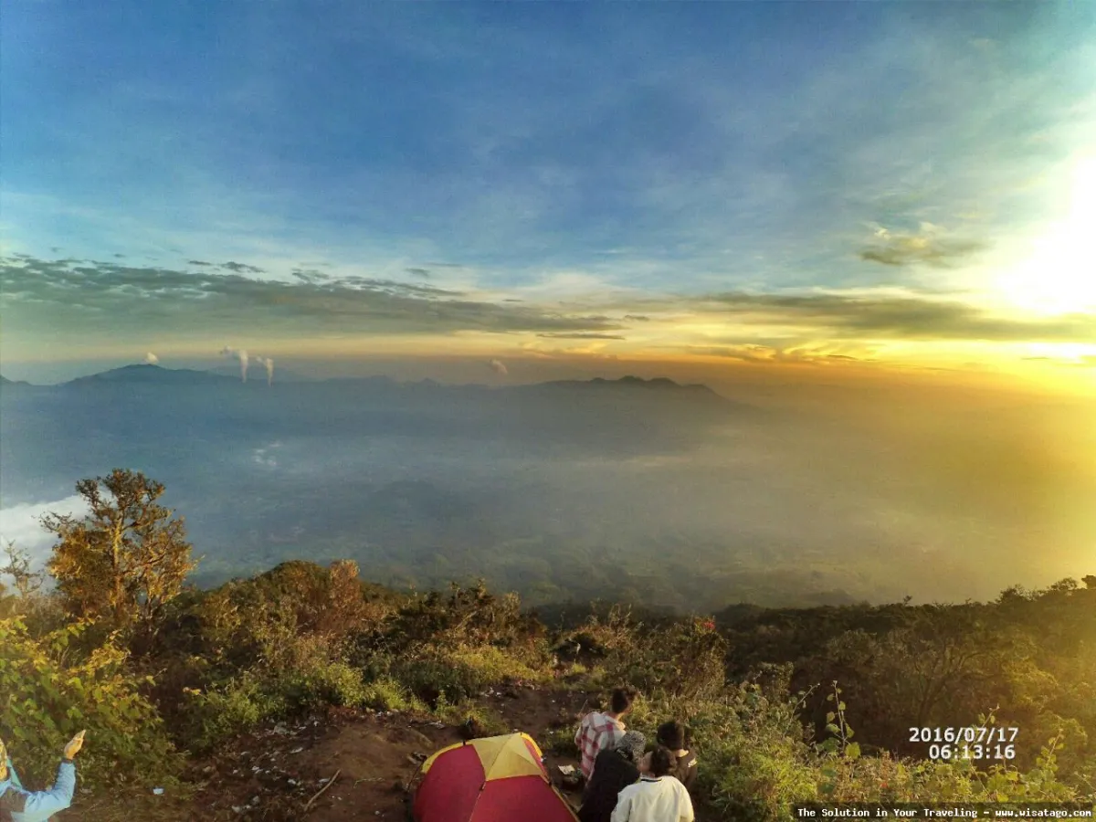 Gunung Cikuray, pemandangan dari puncak