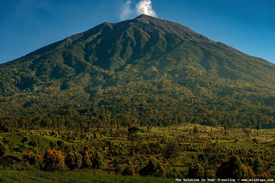 Gunung Kerinci, puncak Sumatera tertinggi