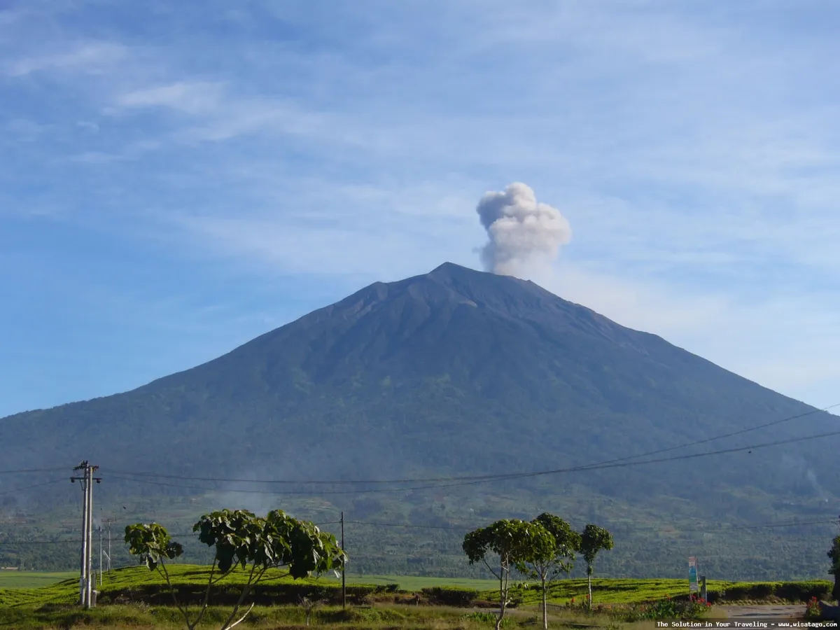 Gunung Kerinci, puncak tertinggi Sumatera