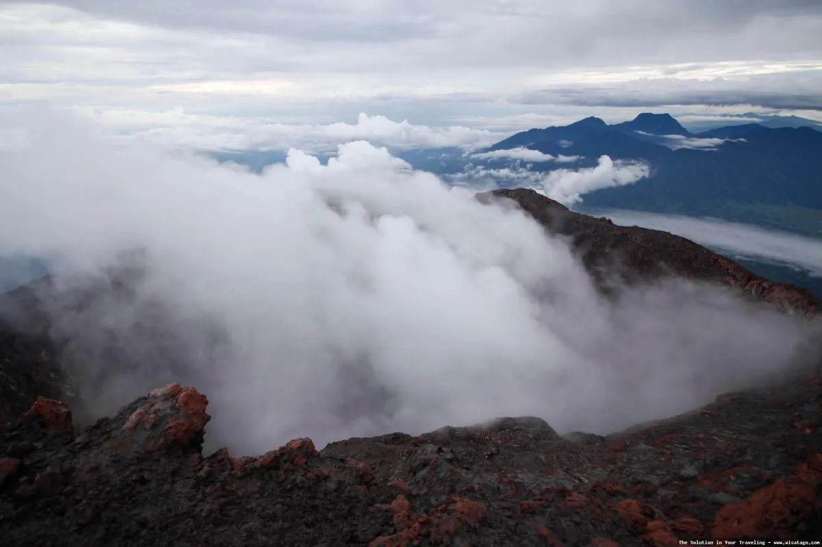 Gunung Kerinci, puncak Sumatera tertinggi