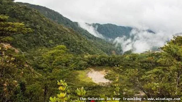 Gunung Kunyit, keindahan alam memukau.