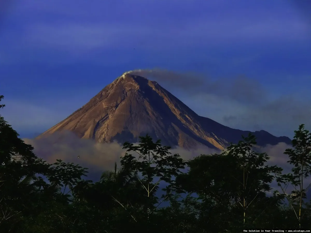 Gunung Merapi, lanskap vulkanik yang megah