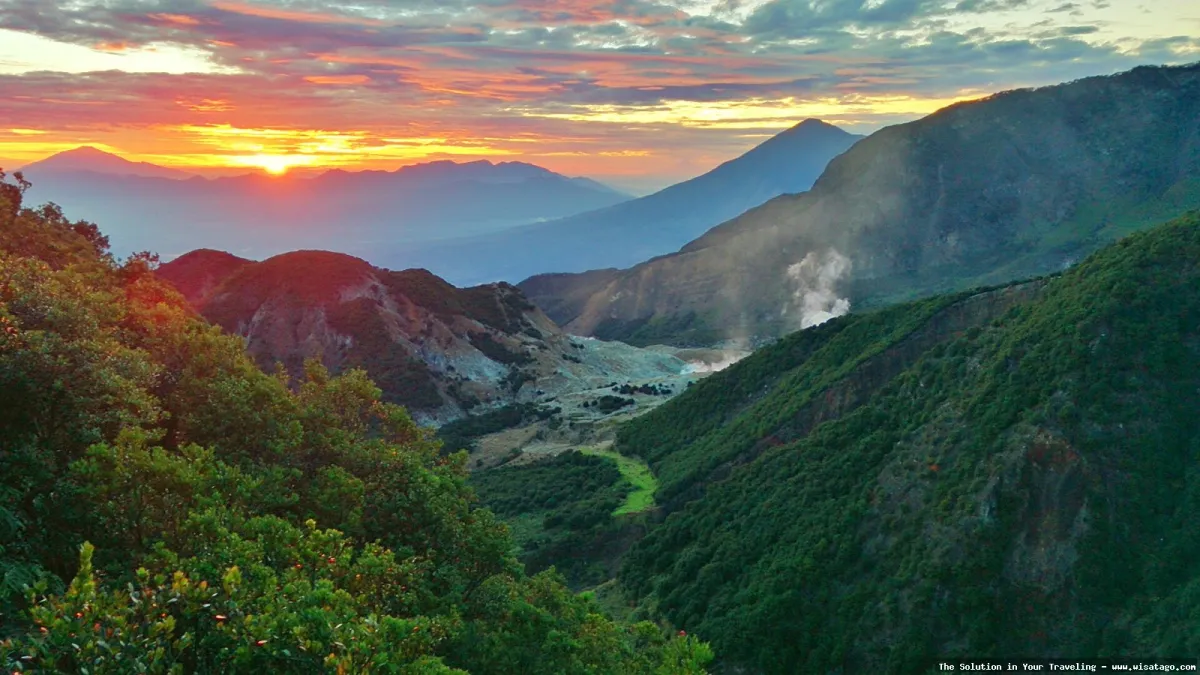 Gunung Papandayan: Tips, Harga Tiket, Kuliner, Lokasi, Fasilitas dan Spot Gunung Papandayan: Tips, Harga Tiket, Kuliner, Lokasi, Fasilitas dan Spot