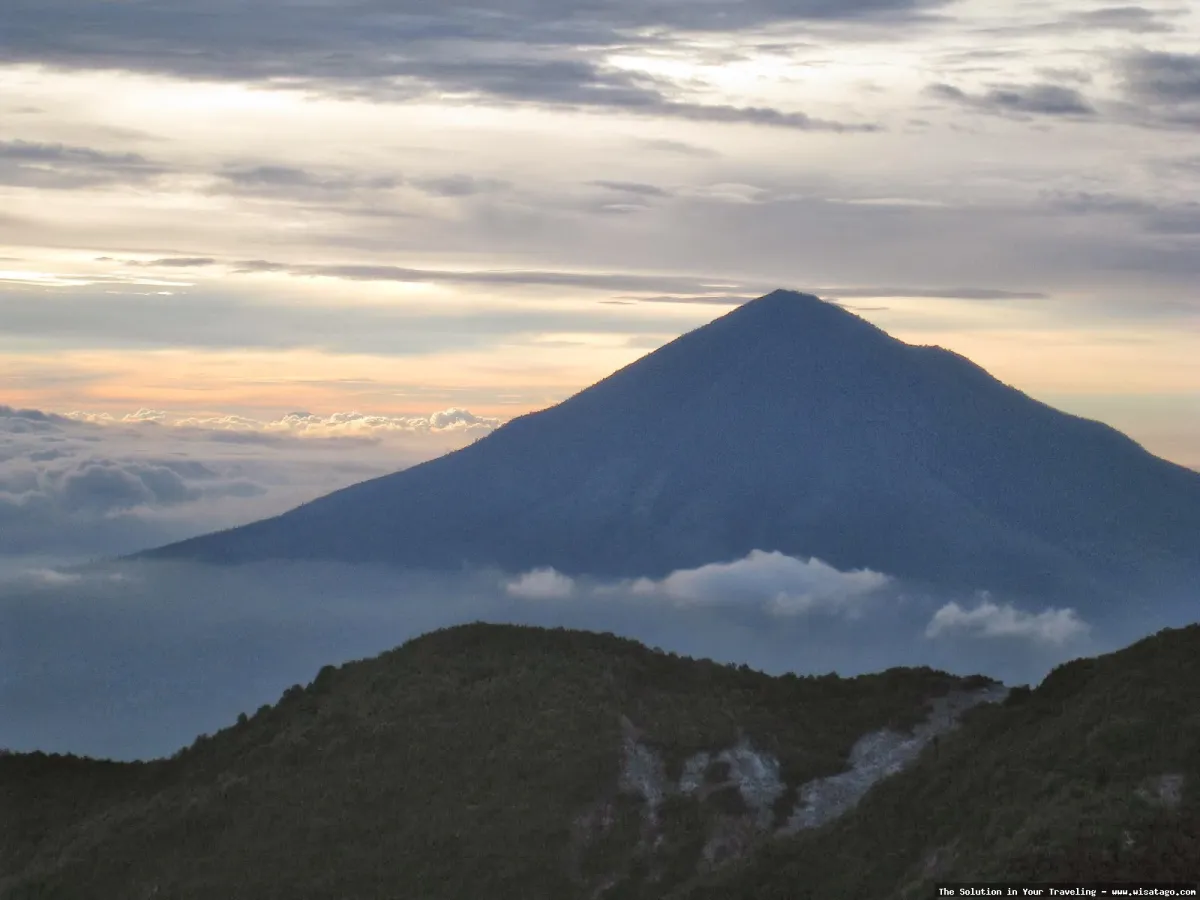Gunung Papandayan, kawah yang memukau.
