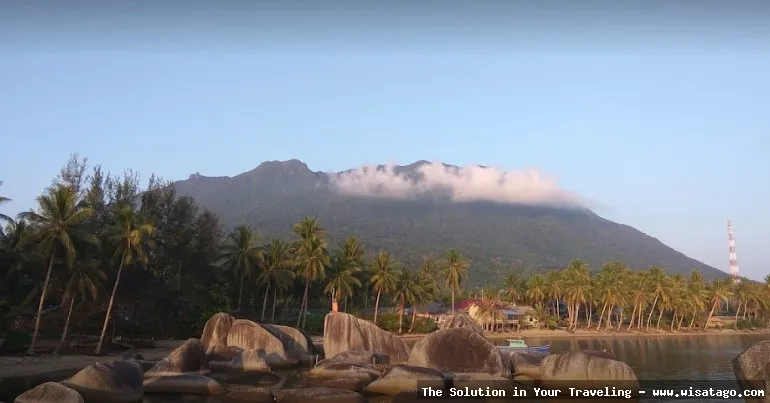 Gunung Ranai: Puncak tertinggi Natuna