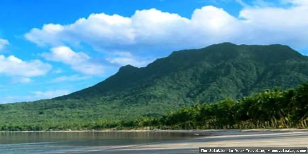 Gunung Ranai: Puncak tertinggi Natuna