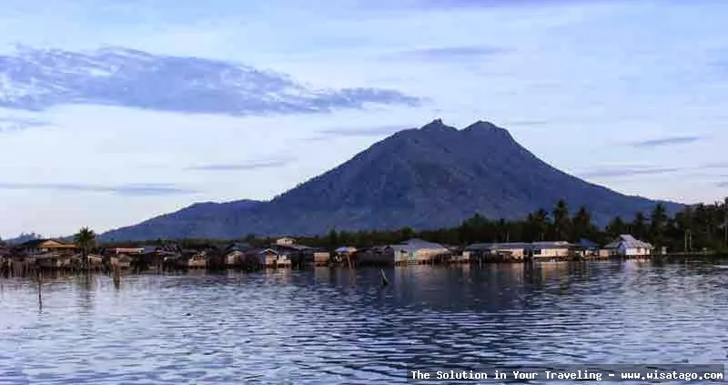 Gunung Ranai: puncak tertinggi Natuna