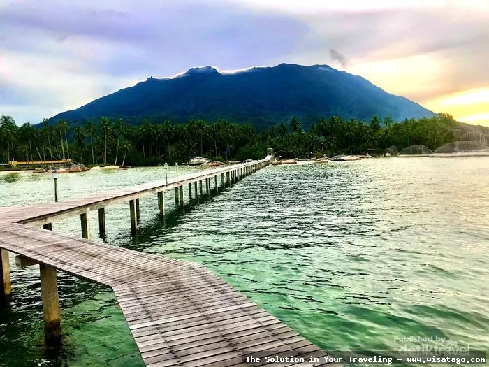 Gunung Ranai: puncak tertinggi Natuna
