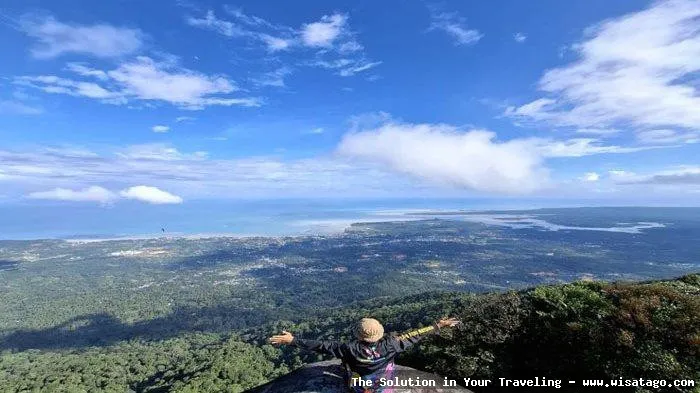 Gunung Ranai: puncak tertinggi Natuna