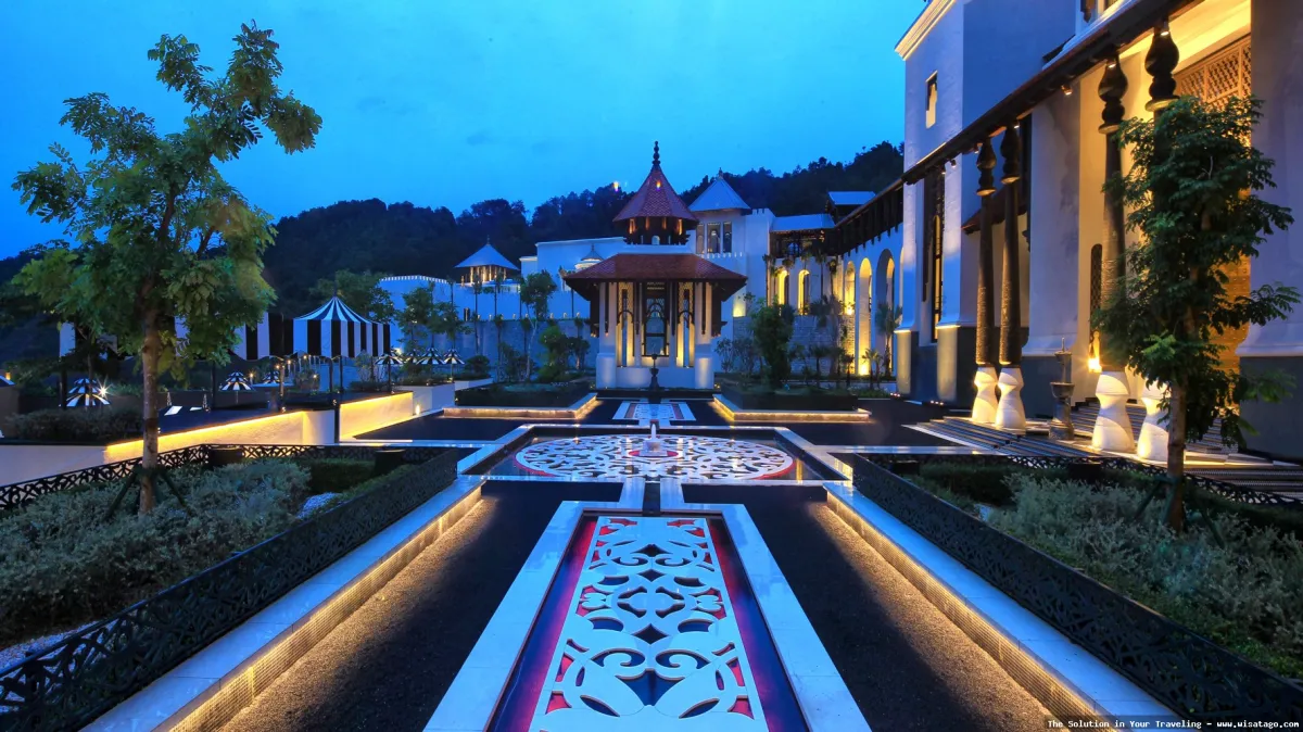 Istana Engku Bilik yang megah berdiri