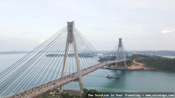 Jembatan Barelang ikonik menghubungkan pulau Batam