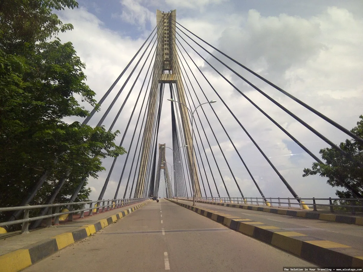 Jembatan Barelang ikonik menghubungkan pulau Batam