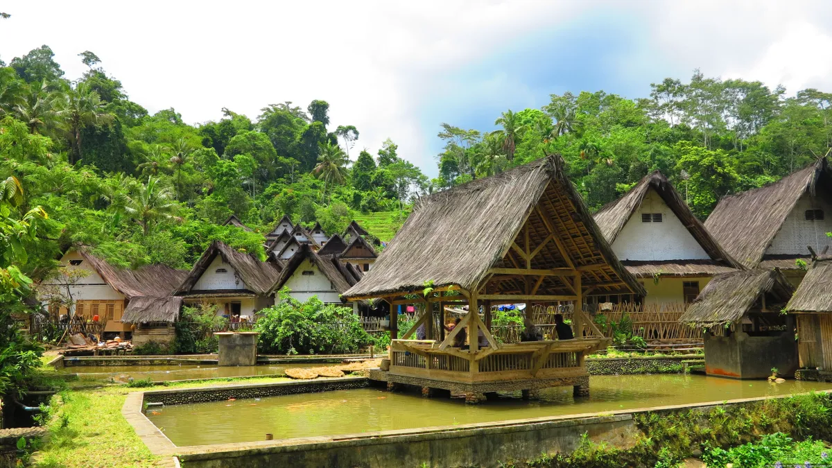 Kampung Naga: Tips, Harga Tiket, Kuliner, Lokasi, Fasilitas dan Spot Kampung Naga: Tips, Harga Tiket, Kuliner, Lokasi, Fasilitas dan Spot