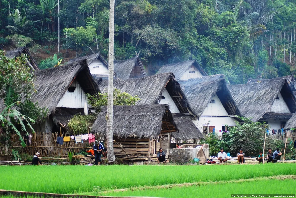 Kampung Naga, budaya Sunda lestari.