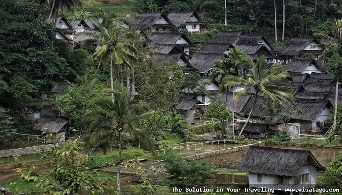 Kampung Naga, desa adat Sunda.
