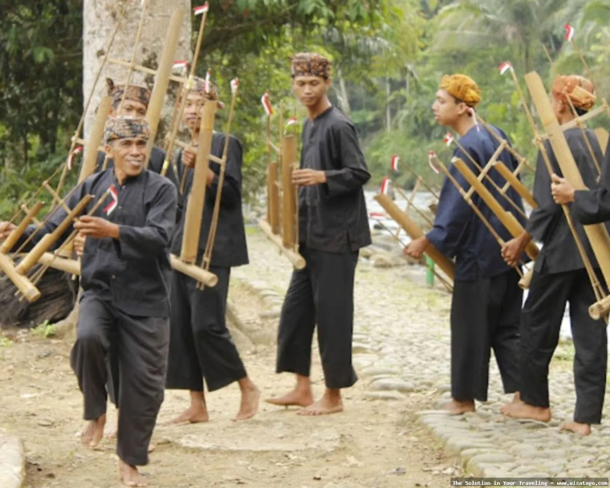 Kampung Naga, budaya Sunda lestari.