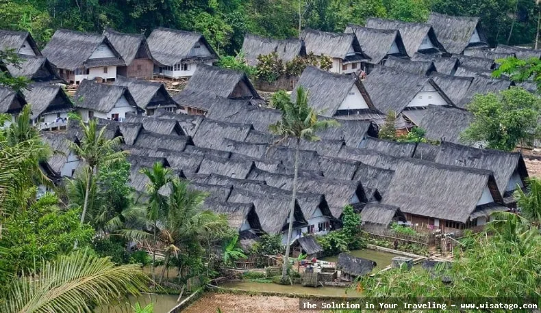 Kampung Naga: Suasana perkampungan adat