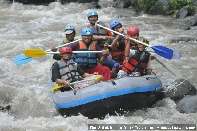 Kasembon Rafting: Serunya arung jeram