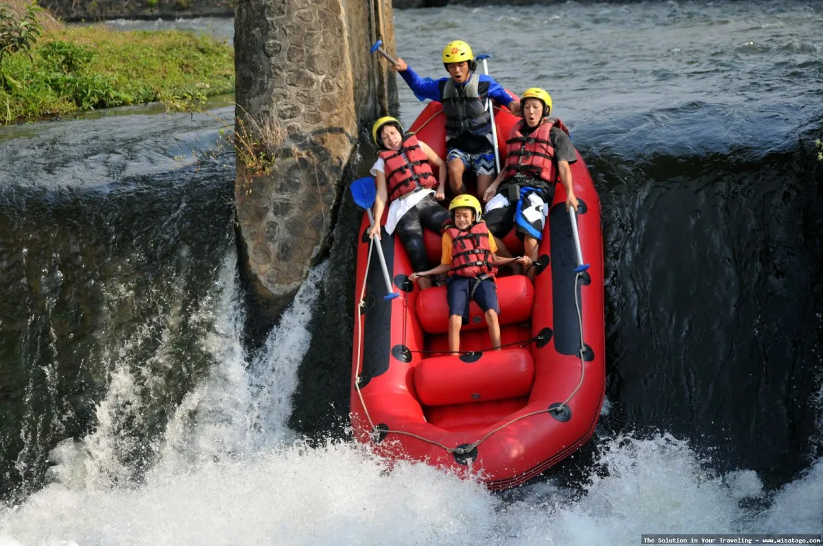 Kasembon Rafting: serunya arung jeram