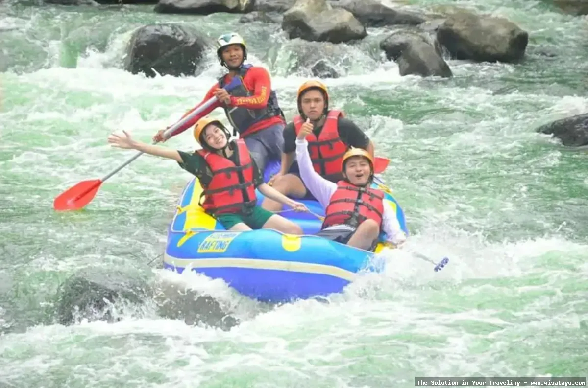 Kasembon Rafting: Serunya arung jeram